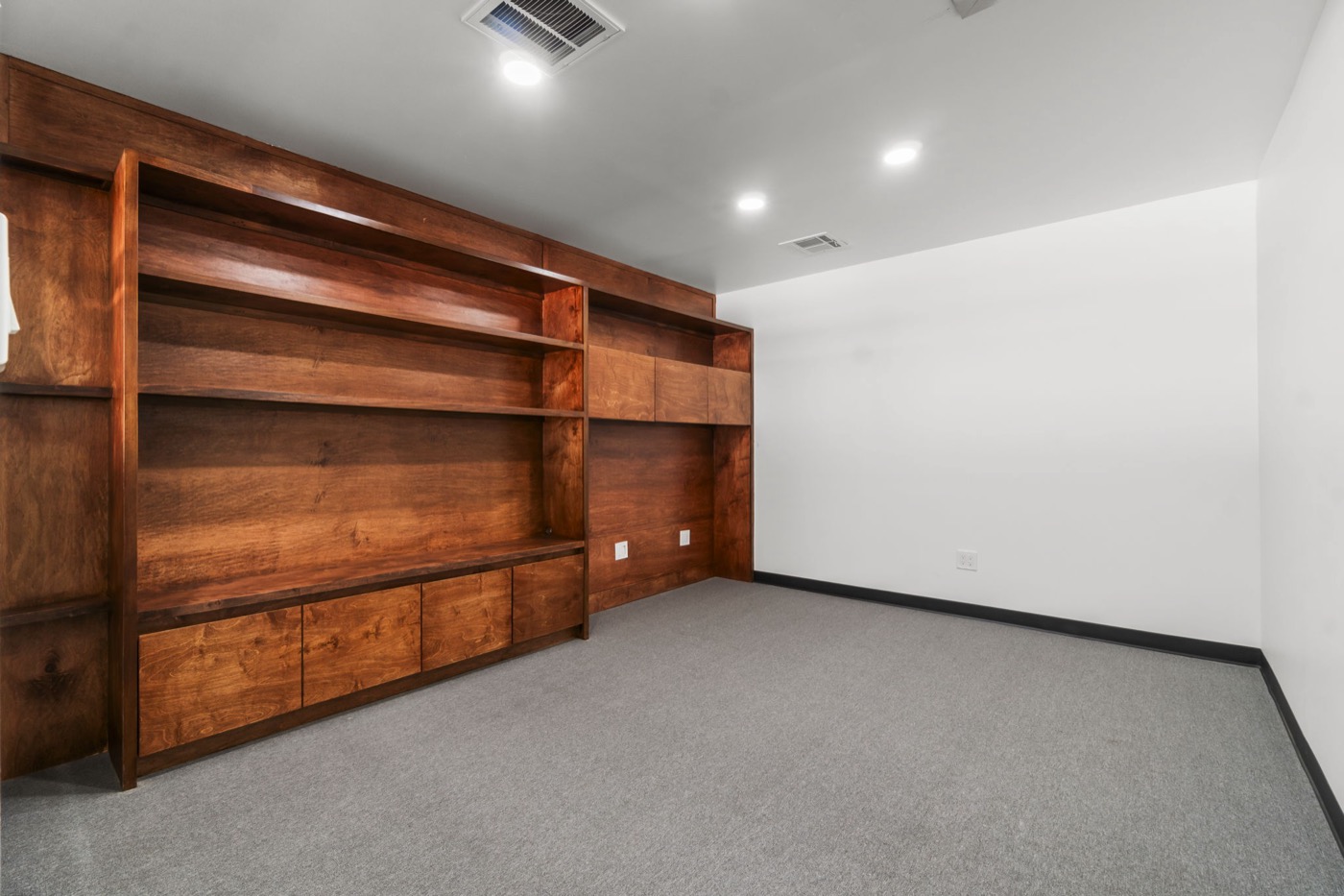 32411 Tamina Rd — Office Space